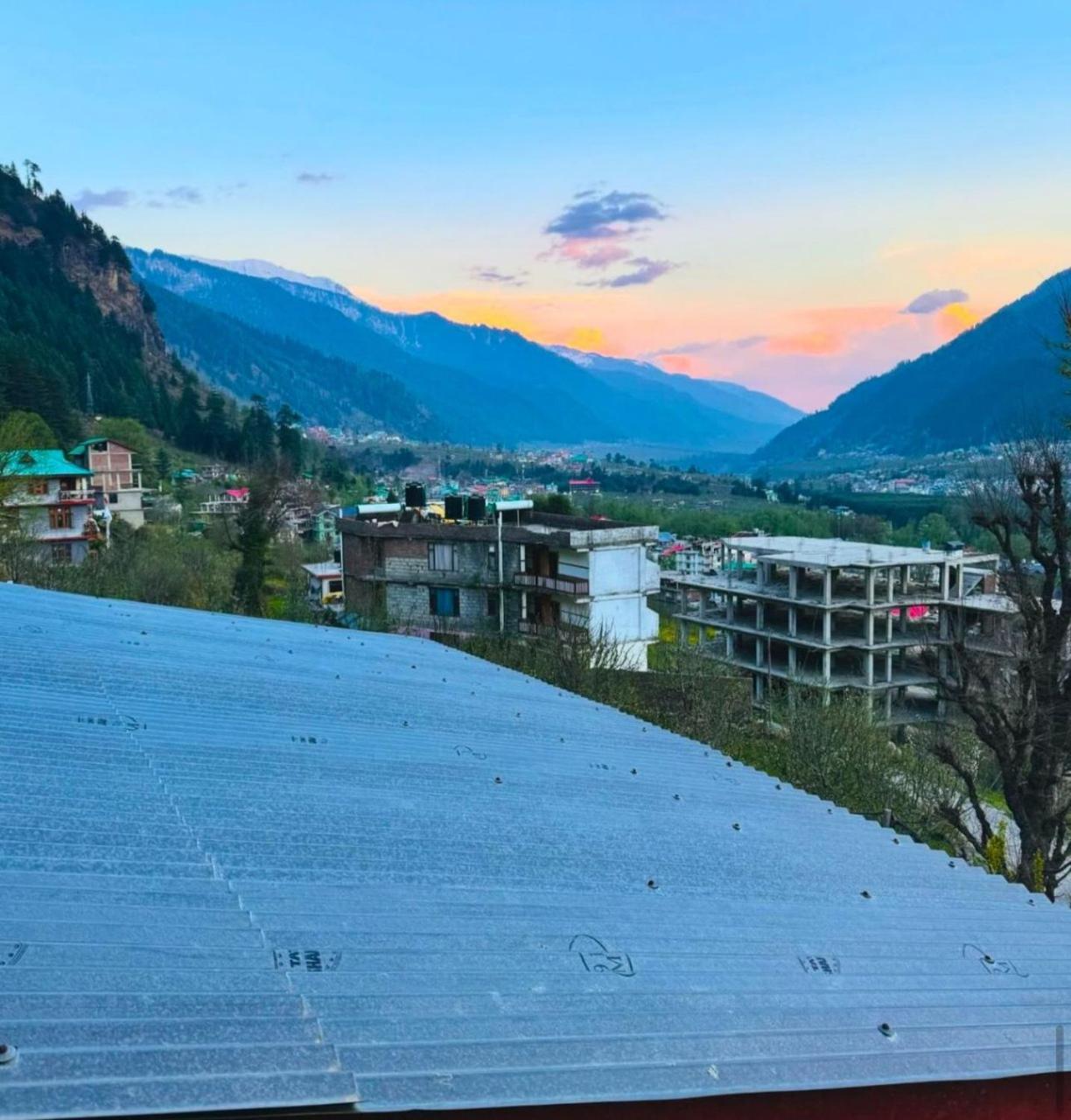 Hotel Himachal Heights Manāli Exterior foto